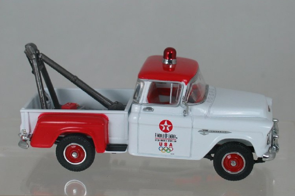 Matchbox Collectibles YYM37799; 1955 Chevrolet 3100 Pickup Tow Truck; Texaco